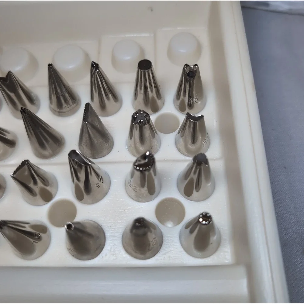Cake Pastry Tool Storage Hard Case Organizer Wilton Kit W/ Tips 16